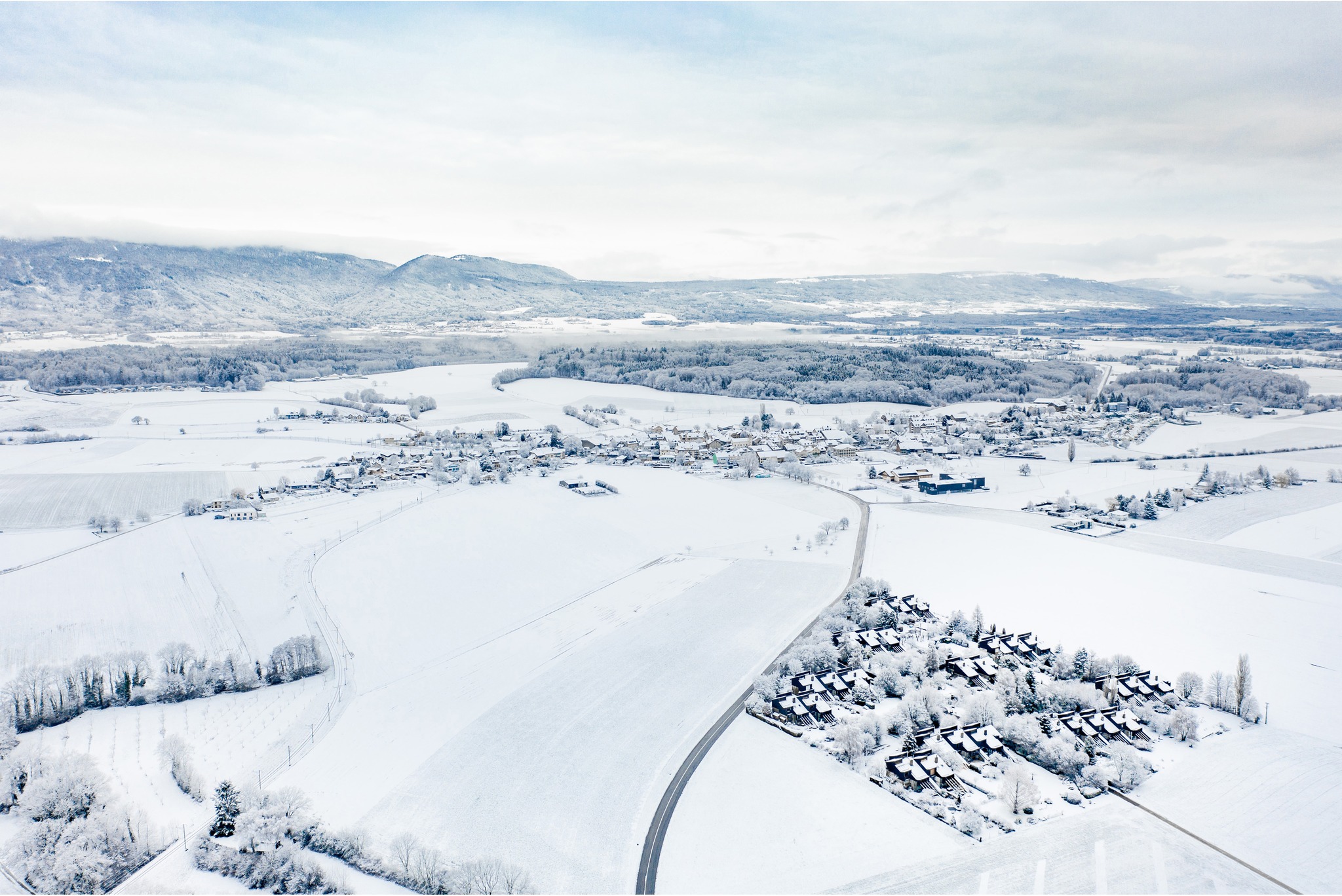 Vue sur Apples et la campagne du Pied du Jura sous la neige. Photo: Raphaël Dupertuis